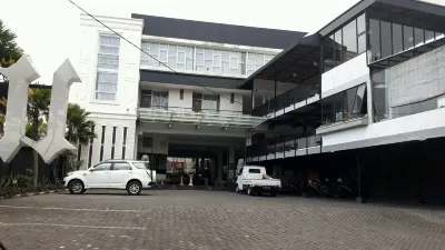 De Wahyu Hotel Hotell i Pesanggrahan