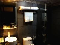 荷庭悦色中式酒店(贵阳文昌阁店) - 浪漫大床房