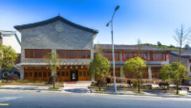 Shangrao Lingshan Holiday Hotel (Lingshan Cableway Branch) Hotel berhampiran Jiangxi Lingshan