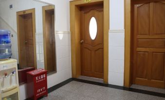 Huaning Hongxuan Hotel