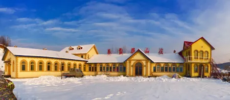 Yabuli Sprinow Mountain Villa Отели рядом с достопримечательностью «Yabuli Sightseeing Cable Car and World's No. 1 Slide»