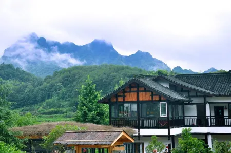 Sun Valley Expert Building