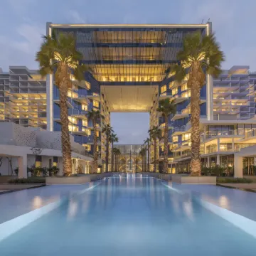 فايف نخلة جميرا دبي Hotels near مقر فيزا الشرق الأوسط