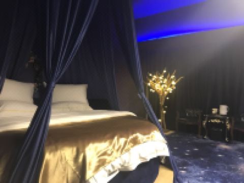 许昌安娜梦幻城堡酒店 - 梦幻星空圆床房