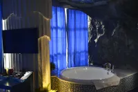 Xiaowang Kingdom Theme Hotel (Shiyan Railway Station North Square Beijing South Road Branch) - romantici