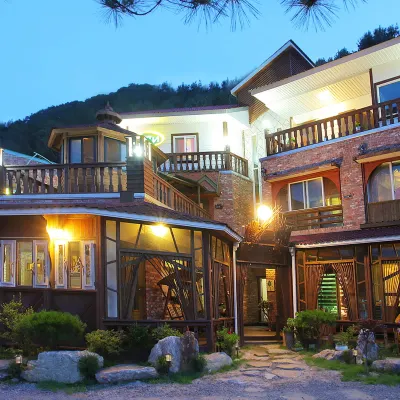 Gapyeong Pogny Kids Poolvilla Отели рядом с достопримечательностью «Храм Тэвонса»