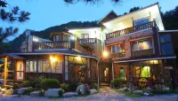Gapyeong Pogny Kids Poolvilla - جاكوزي