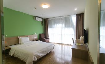 Yizhi Holiday Chain Hotel (Kunshan Hexing Road Huamao International Auto City)