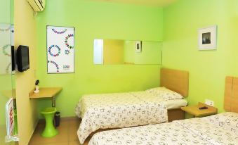 100 Inn (Small Shanghai pedestrian street)