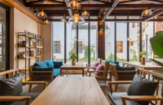Moon and Sixpence Hotel