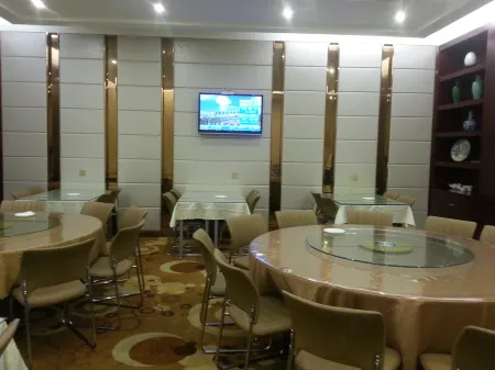 Junhao International Hotel (High-speed Railway North Station  Metro Station Branch) Отели рядом с достопримечательностью «Xi'an Jiaotong University City College»