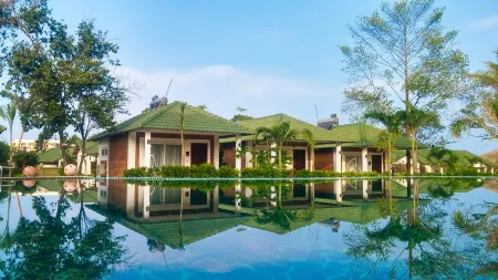 Famiana Green Villa Отели рядом с достопримечательностью «Sung Hung Pagoda»