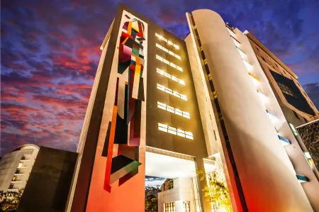 Hennessy Park Hotel Отели рядом с достопримечательностью «Vaneron Garden Center»