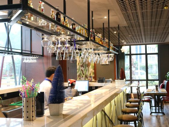 4. 화이트 돌핀 호..