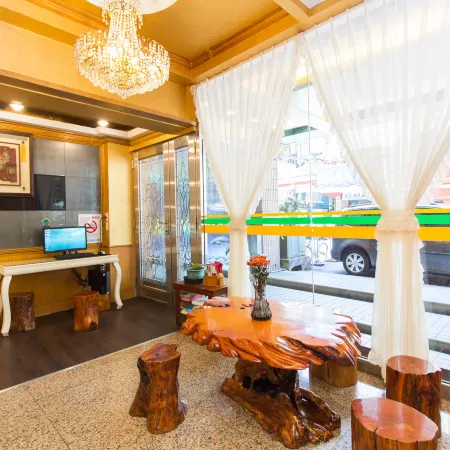 Day - Chen Hotel Отели рядом с достопримечательностью «Счастливая станция»