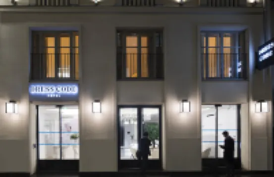 巴黎9區著裝守則飯店