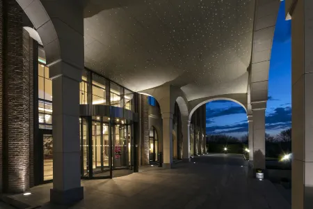 Tangla Hotel Brussels Отели рядом с достопримечательностью «Парк Тервюрен»