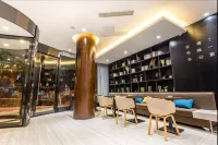 Orange Fashion Hotel (Chaohu railway station store)