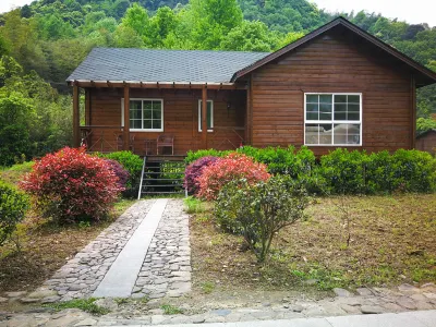 Lvlingu Chalet Resort Hotel dekat Zhangduzhen