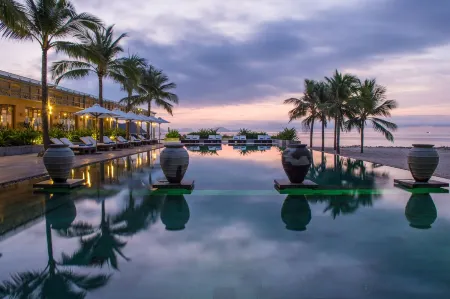 Mia Resort Nha Trang Отели рядом с достопримечательностью «MerPerle Sparkling Waves»