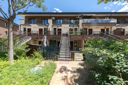 Mingtang Linshui Inn