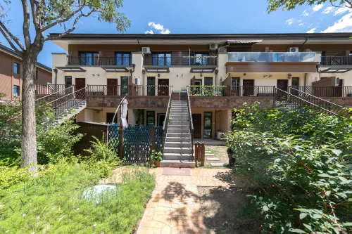 Mingtang Linshui Inn