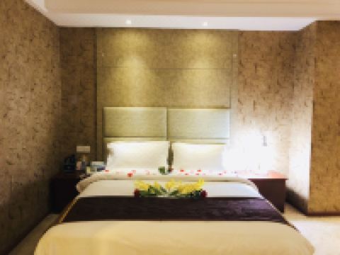 TOWO上品酒店(西昌航天大道邛海湿地公园店) - 尊享大床房