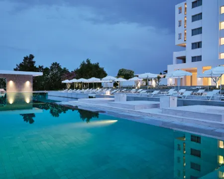 諾魯茲卡桑德拉穹頂飯店 帕利尼半島住宿飯店