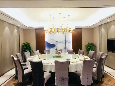 Vienna International Hotel (Wenzhou Avenue Railway Store) Отели рядом с достопримечательностью «Wenzhou University (North Campus)»