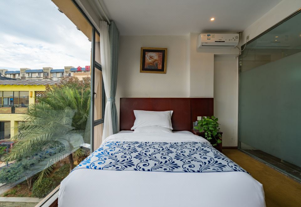 Yunting Hotel Kunming Over view