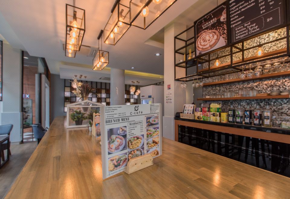 더 코넥스 아속