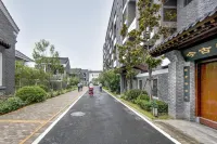 Rain Wood Town Hotel Resort of Yuntai Mountain Hotels in Xiuwu