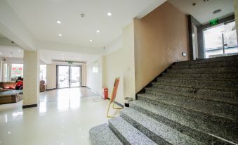 Feiyun Business Hotel