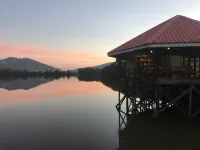 Gayang Friendly Water House Homestay Các khách sạn gần Polytechnic Kota Kinabalu