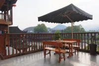 Furong Town 372 Jingjing's Home Chinese Inn (Furong Town Grand Waterfall)