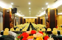 Earth Sunshine Hotel