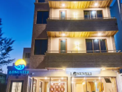 Lonuveli Hotels in Malé