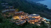 Guanglv. Bama Lake Narada Resort Hotel