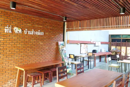 The White Elephant Home Отели рядом с достопримечательностью «Huaykaew Road»