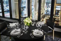 Staypineapple, An Iconic Hotel, the Loop Chicago