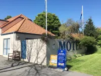 Bush Inn Court Motel Hotels near Upper Riccarton