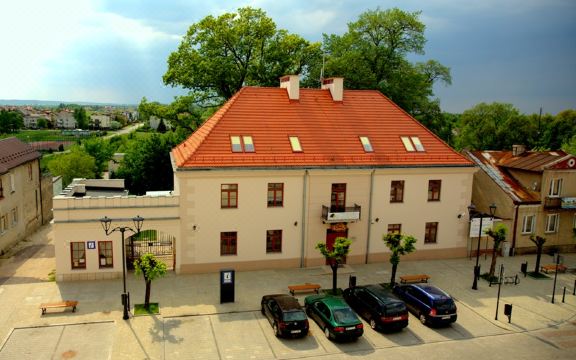 Hotel Pod Dębem - Housity