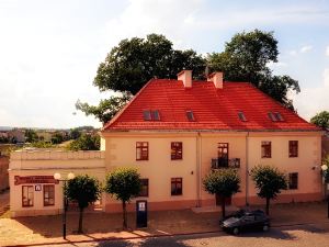 Hotel Pod Dębem