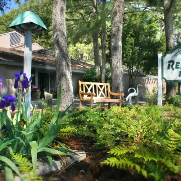 Refuge Inn Hotels near Tom's Cove Quarter Horses