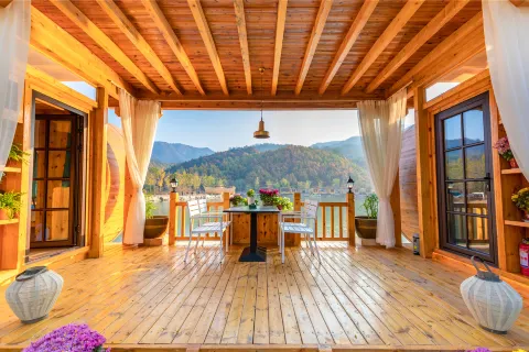 Jiurushan Hongyanrong Wooden Barrel Hotel