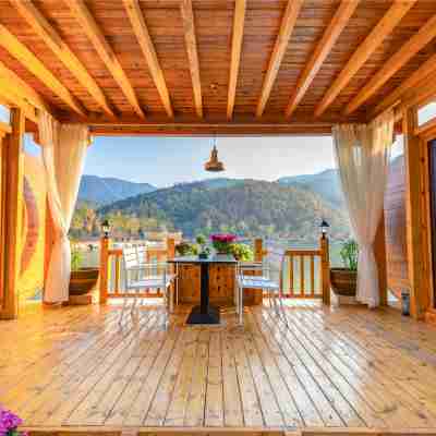 Jiurushan Hongyanrong Wooden Barrel Hotel Rooms