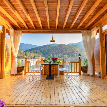 Jiuru Mountain Hongyanrong Wooden Barrel Homestay