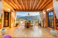 Jiurushan Hongyanrong Wooden Barrel Hotel