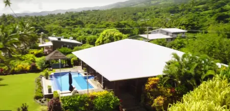 Aroha Taveuni Beachfront Bures Отели в г. Тавеуни