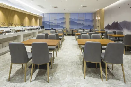 Zhou'an International Hotel (Shangqiu Suiyuan Wanda Plaza) Отели рядом с достопримечательностью «Shangqiu Polytechnic (Shenhuo Avenue)»